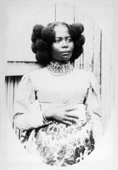 419px-Madagascan_Woman_(cropped).jpg