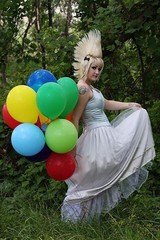 wiz oz weird photo baloon blonde.jpg