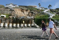 bluff fail house to sand.jpg