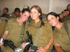 Israel three IDF girls.jpg