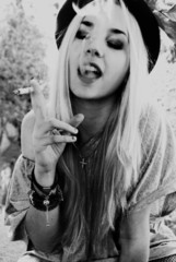 smoking-girl-wookmark-150950_large[1].jpg