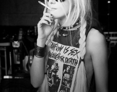 tumblr_mkdsg0WZVW1s9v8myo1_500[1].jpg