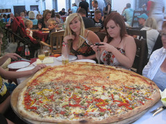 really big pic with nice looking girls.jpg