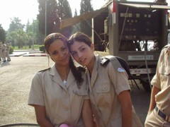 israeli mil girls.JPG