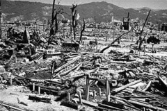 Hiroshima_Nagasaki_in_1945.jpg