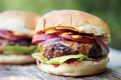 Hamburger-Cheeseburger-homemade.jpg