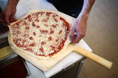 Pizza ready for wood oven.jpg Pizza ready for wood oven.jpg