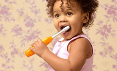 Girl_brushing_teeth_476x290.jpg