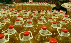 China store bottles of Cooking oil from sewage 10-23-14.jpg
