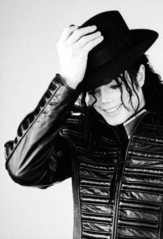 FEDORA-MAN-MJ-michael-jackson-33457541-411-604.jpg