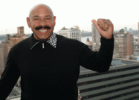 Oscar-de-Leon2d-326x235.gif