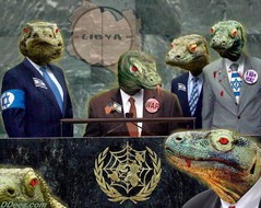 dees-reptilians-us-israeli-flags-un-podium.jpg