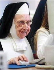 nun-surfing-internet.png