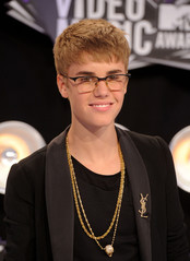 justin-bieber-vma-2011.jpeg