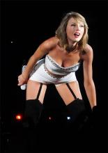 Taylor-Swift-bending-over-in-thigh-.jpg