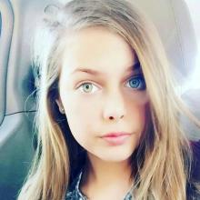 Eyes different colors.jpg