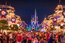 crowds-christmas-magic-kingdom-disn.jpg