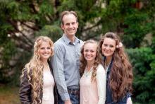 Mormon man with three wives.jpg