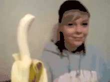 Girl Banana deep throat practice 1.gif